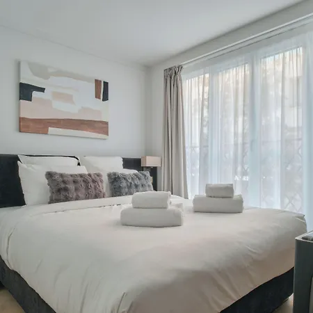 Aparthotel Nestay Les Halles 4*